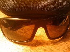 Sunglasses with bluff element